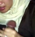 Bokep Indo Cewe Jilbab Sepong Kontol Sampai Muntah